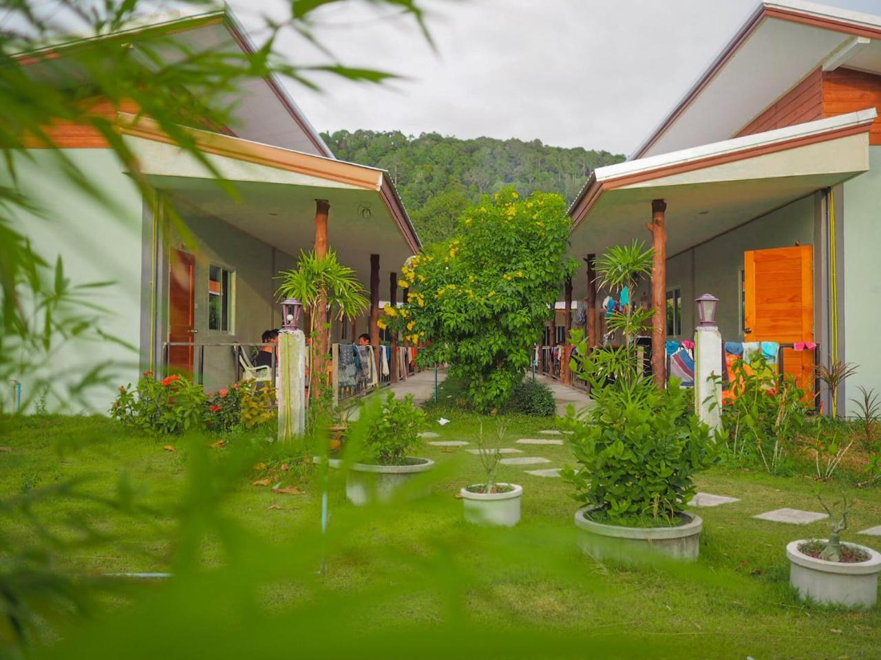 Lanta Smile Beach Koh Lanta Exterior photo